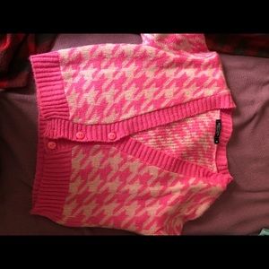 Cropped pink houndstooth sweater